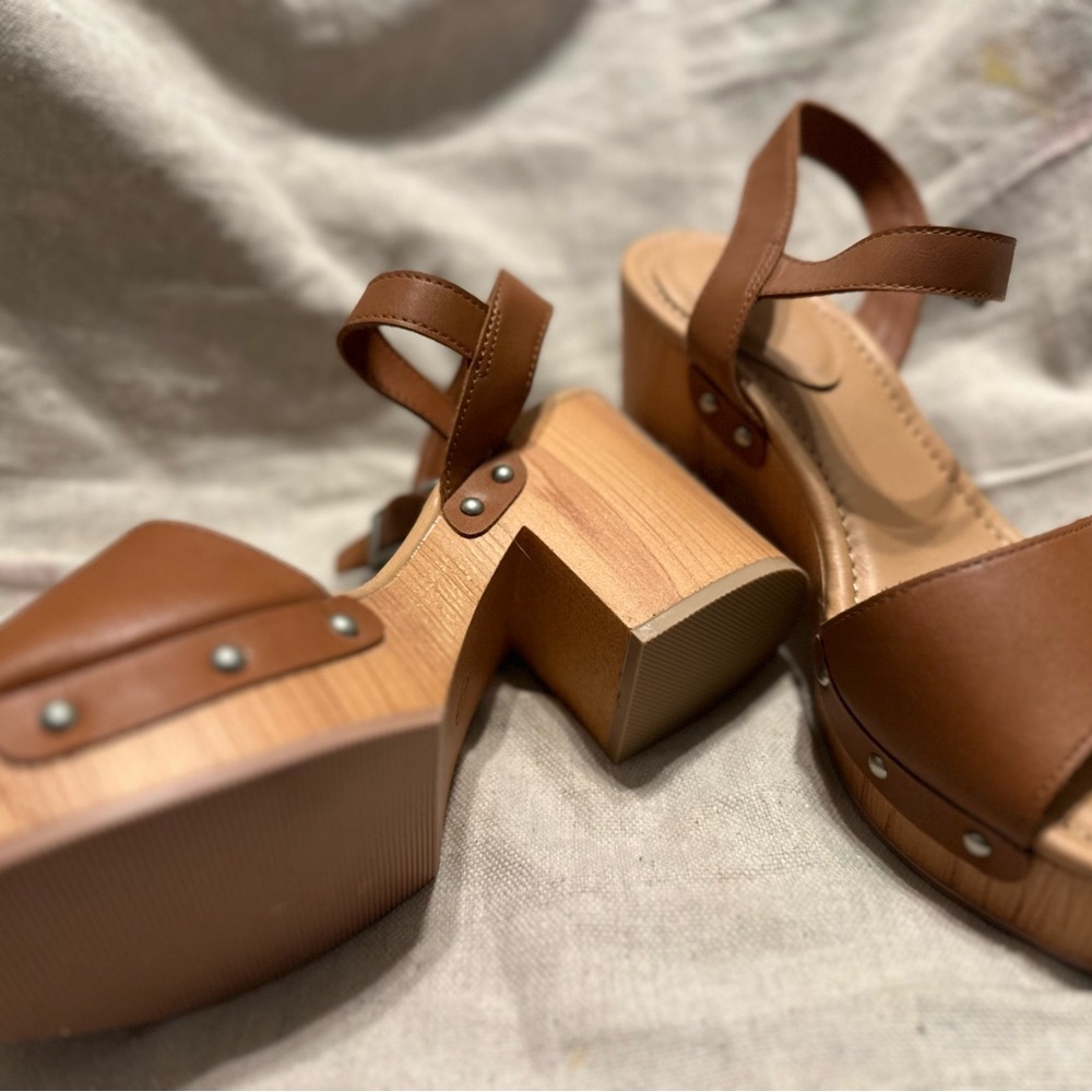 Universal Thread Tan Leather Platform Mules